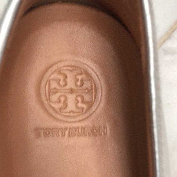 Tory Burch sneaker flats, Silver leather fit like a 9 1/2 - Picture 4 of 7